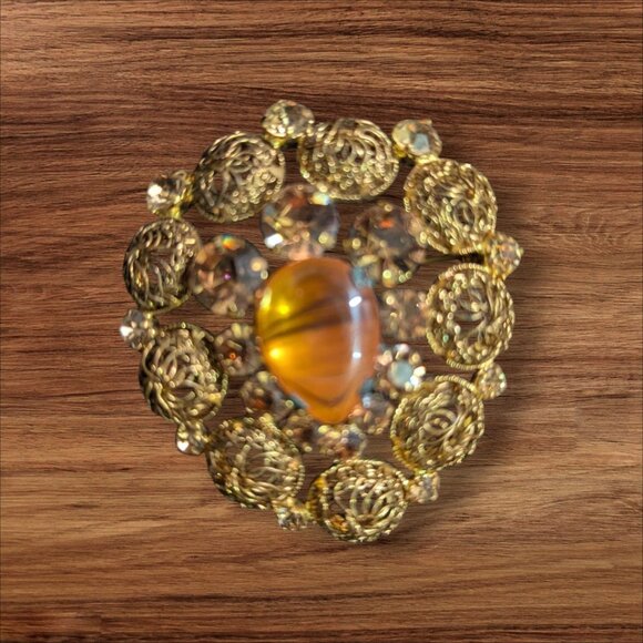 Vintage Austrian Filigree Brooch Amber Glass Cabochon stone and Rhinestones - Picture 2 of 9